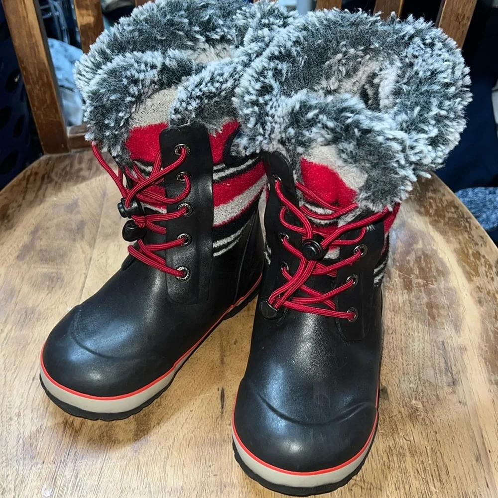 Youth size 13 waterproof boots. Partially lined with 50% wool. These are…